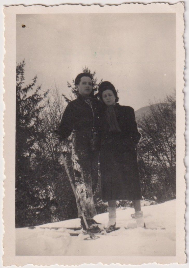 alain-jouffroy-et-ines-sa-mere-replies-en-franche-comte-hiver-1943.jpg