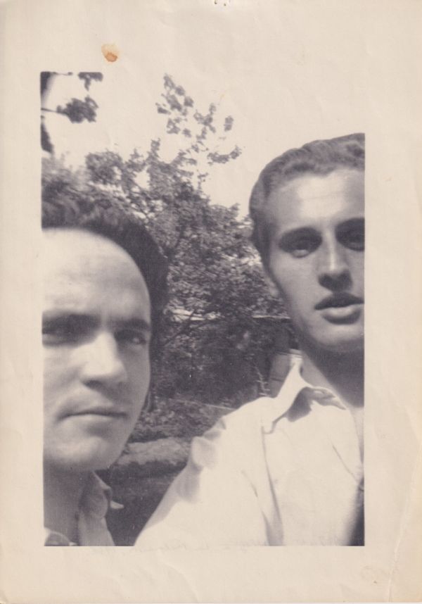 alain-jouffroy-et-jean-dominique-rey-a-la-malmaison-1946.jpg