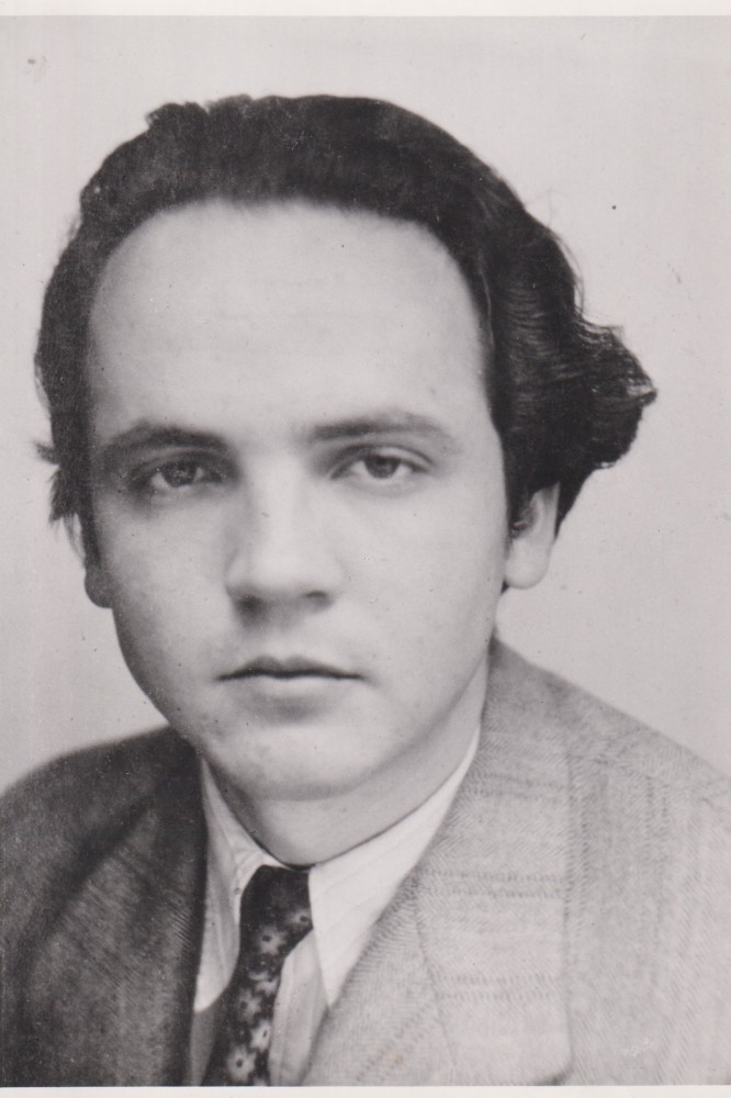 alain-jouffroy-en-1948-a-vingt-ans-quelques-mois-avant-son-exclusion-du-groupe-surrealiste.jpg