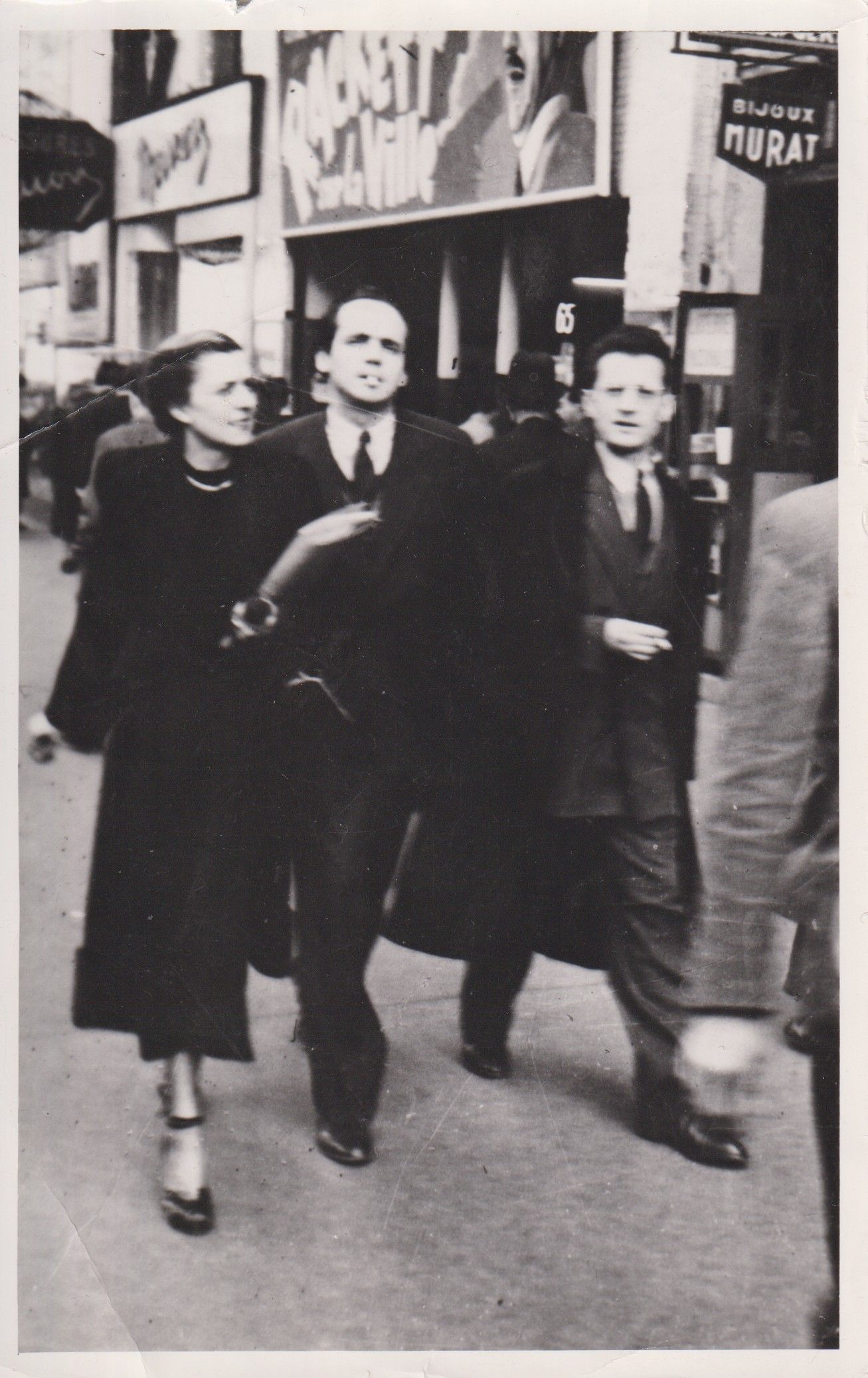 1951_dans-les-rues-de-paris-luce-hoctin-alain-jouffroy-sarane-alexandrian.jpg