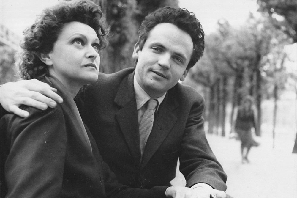 1958-alainjouffroyetmanina-jardinsdupalaisroyal-photolucfournol.jpg