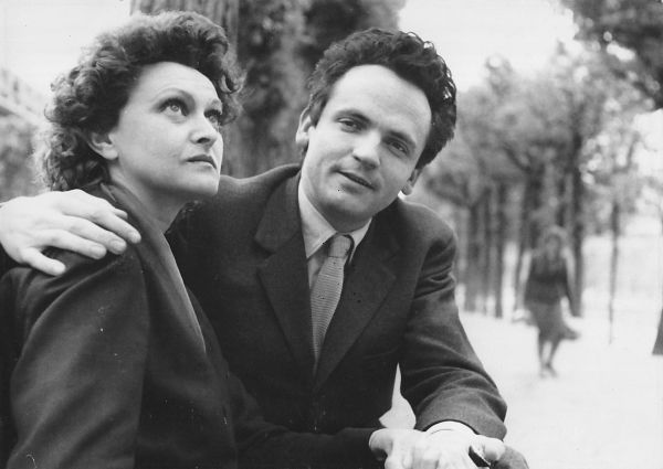 1958-alainjouffroyetmanina-jardinsdupalaisroyal-photolucfournol.jpg