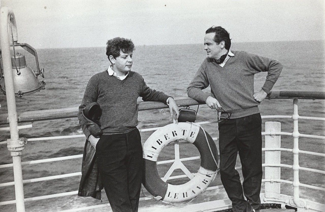 1961_alain-jouffroy-et-jean-jacques-lebel-sur-le-pont-du-paquebot-liberte-en-partance-pour-new-york.jpg