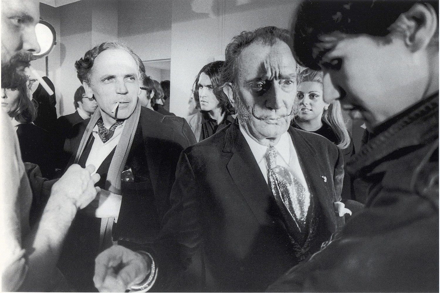 1968-11_alain-jouffroy-salvador-dali-et-olivier-mosset-galerie-rive-droite.jpg