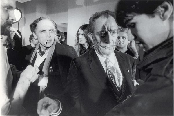 1968-11_alain-jouffroy-salvador-dali-et-olivier-mosset-galerie-rive-droite.jpg