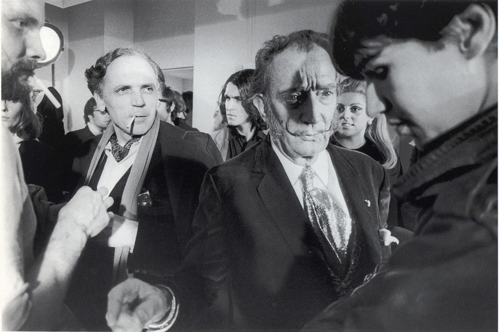 1968-11_alain-jouffroy-salvador-dali-et-olivier-mosset-galerie-rive-droite.jpg