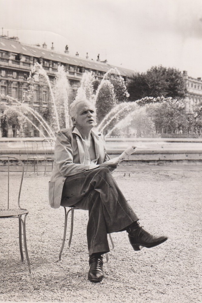 1970circa-alainjouffroy-parisjardinpalaisroyal-photorenesaintpaul.jpg