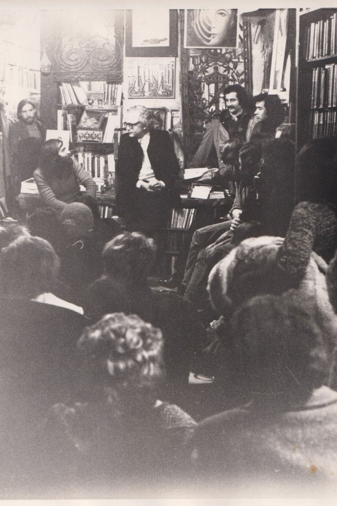 1973-3decembre-alain-jouffroy-lecture-a-la-wshakespearelibrary.jpg