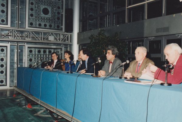 1990circa-alainjouffroy-institutmondearabe-photselkarout.jpg