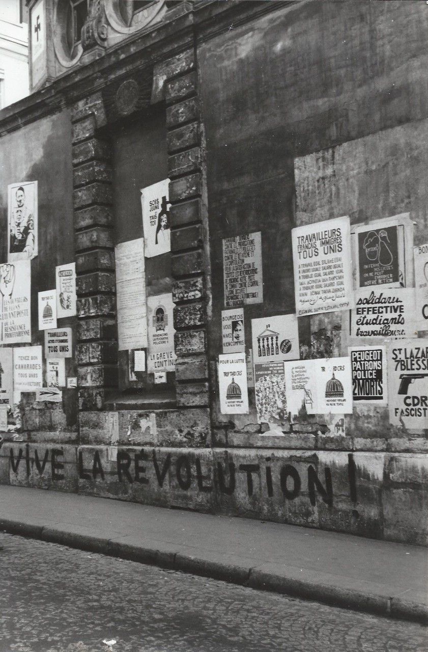 affiches-et-slogans.-mai-1968.-photographie-alain-jouffroy.jpg