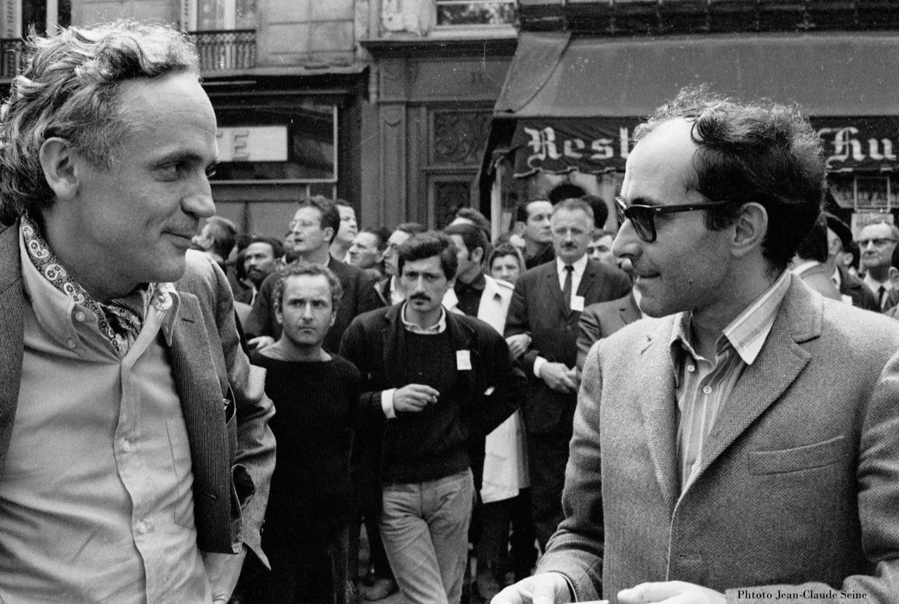manifestation-du-29-juin-1968-a-paris.-alain-jouffroy-et-jean-luc-godard-ensemble.-photographie-jean-claude-seine.jpg