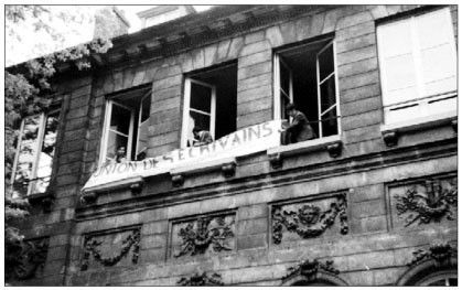 29-mai-1968-occupation-de-l-hotel-de-massa-par-les-membres-de-l-union-des-ecrivains.jpg